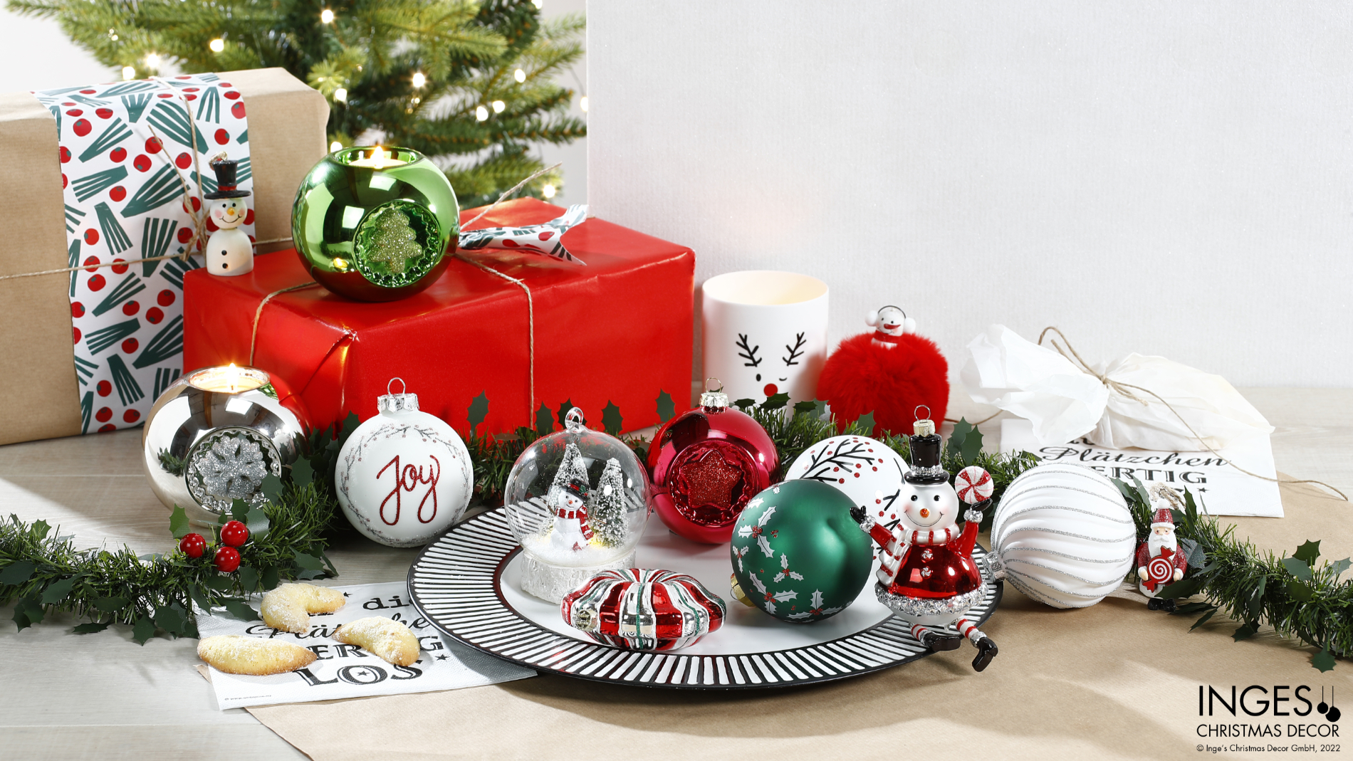 Refreshed Memories features lots of fresh white and classics interpreted in a modern way. Photo: Inge’s Christmas Decor