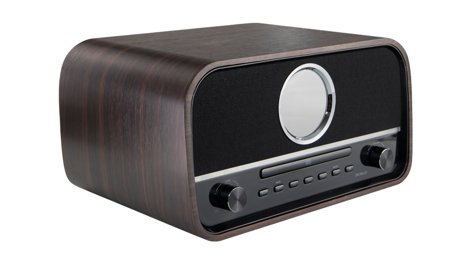 Packshot eines CD-Spielers mit einem Gehäuse aus gepresstem Furnier.