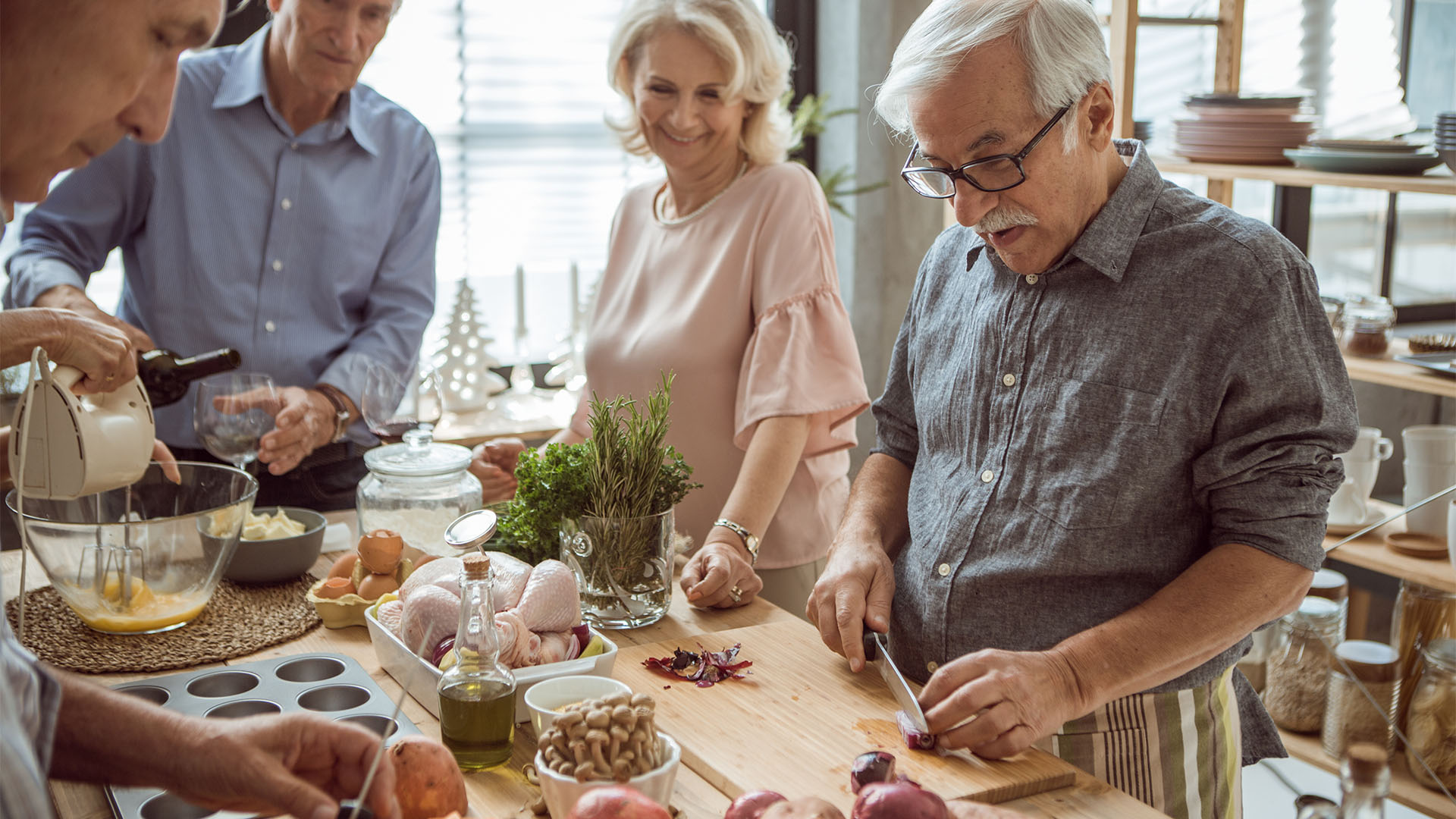 Best Ager are cooking together