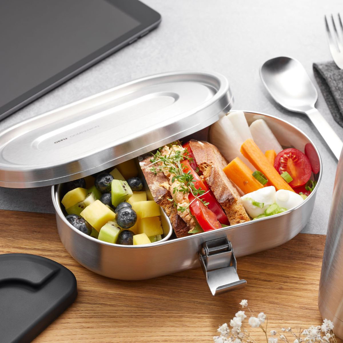 “Companion” lunch box from Gefu with its clever bento box system