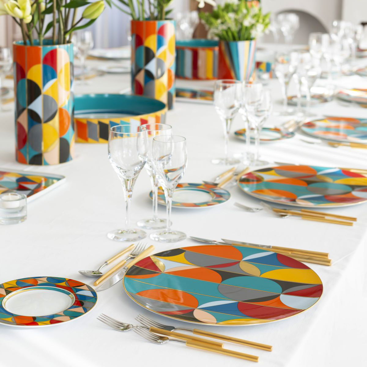 Colourful "Futurismo" tableware by Vista Alegre on a table