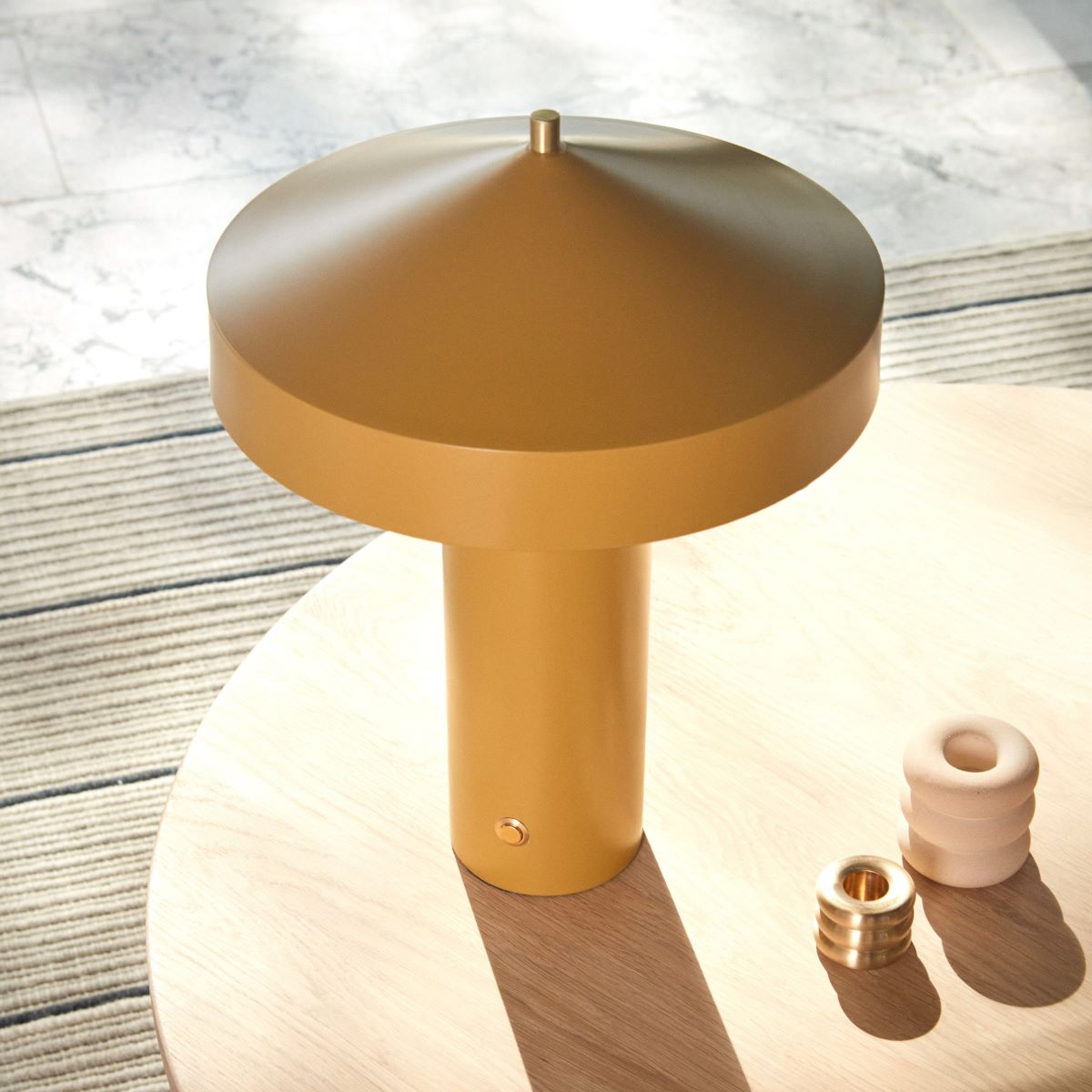 “Hatto” by Oyoy Living: LED table lamp with dimmer function