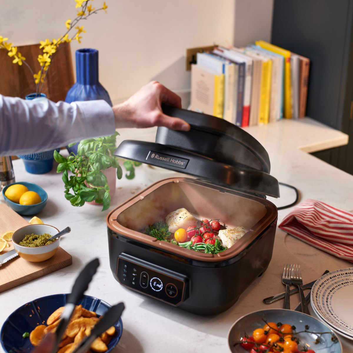Masters all disciplines: "SatisFry Air & Grill" multicooker from Russell Hobbs.