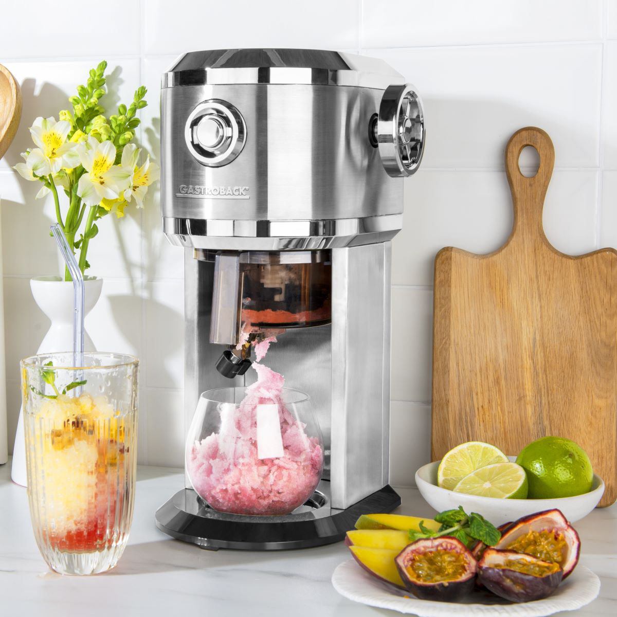 Specialist for fluffy ice cream desserts and cool drinks: “Design Ice-Shaver” from Gastroback.
