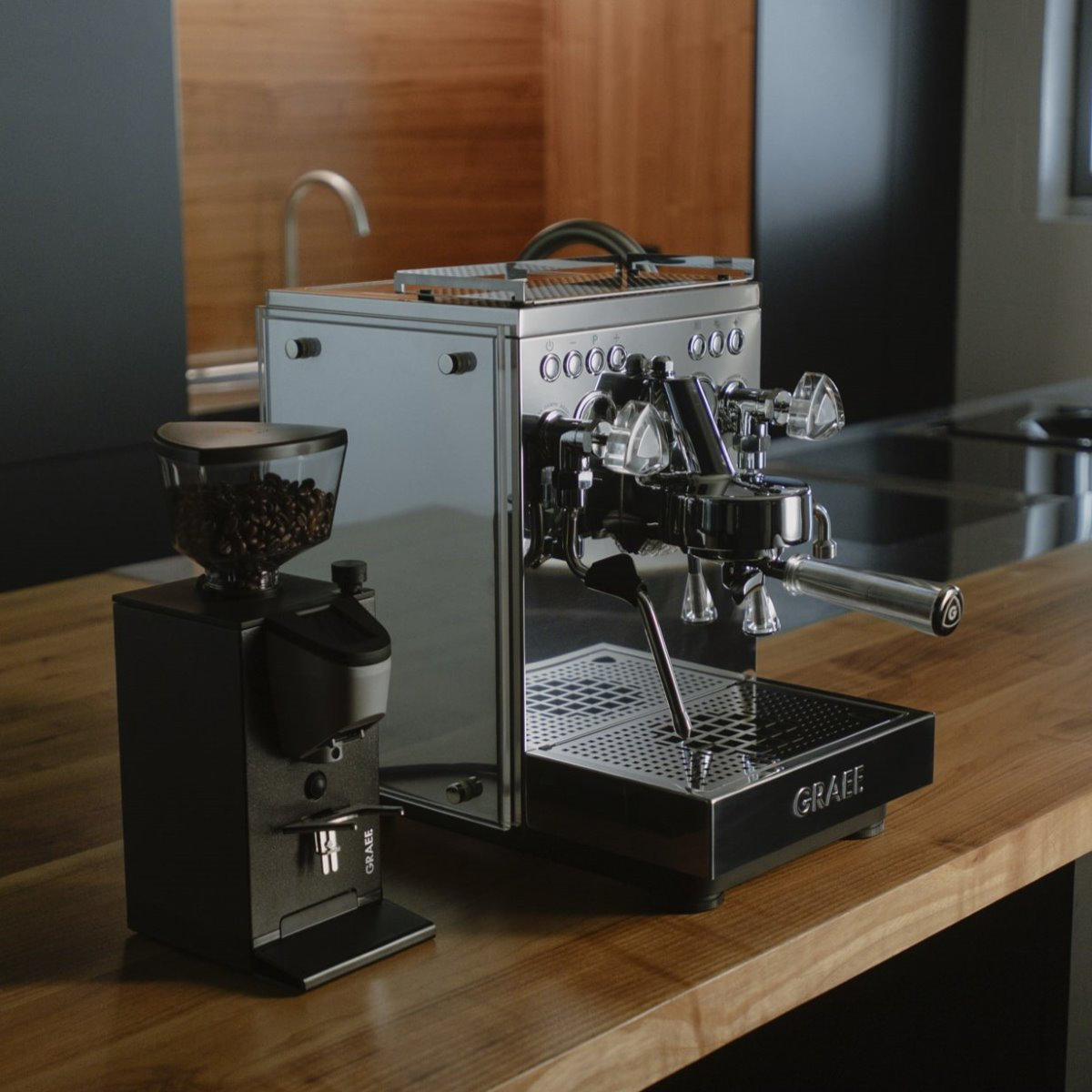 High-end products: “Estessa” portafilter and coffee grinder from Graef.