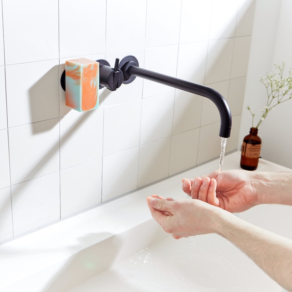 The Soapi soap holder helps to avoid plastic waste.