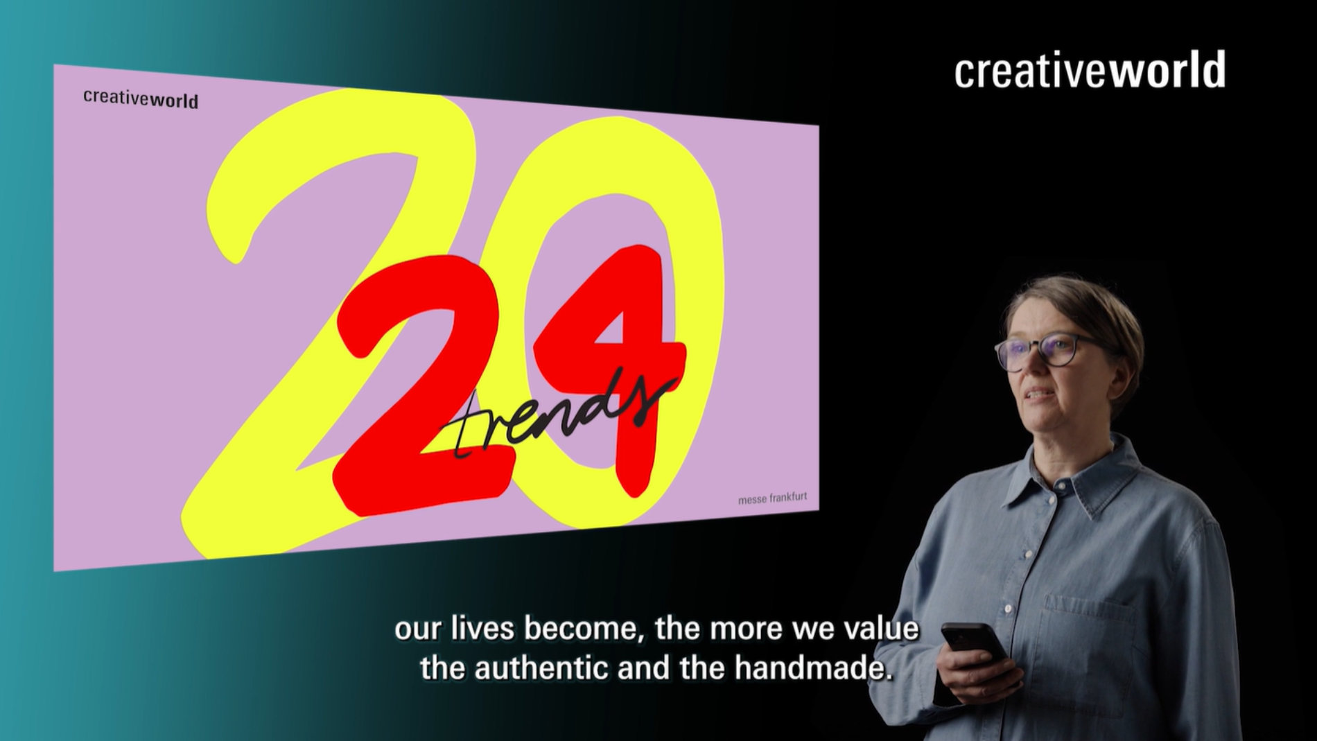 Claudia Herke hält einen Vortrag zu den Creativeworld Trends 2024