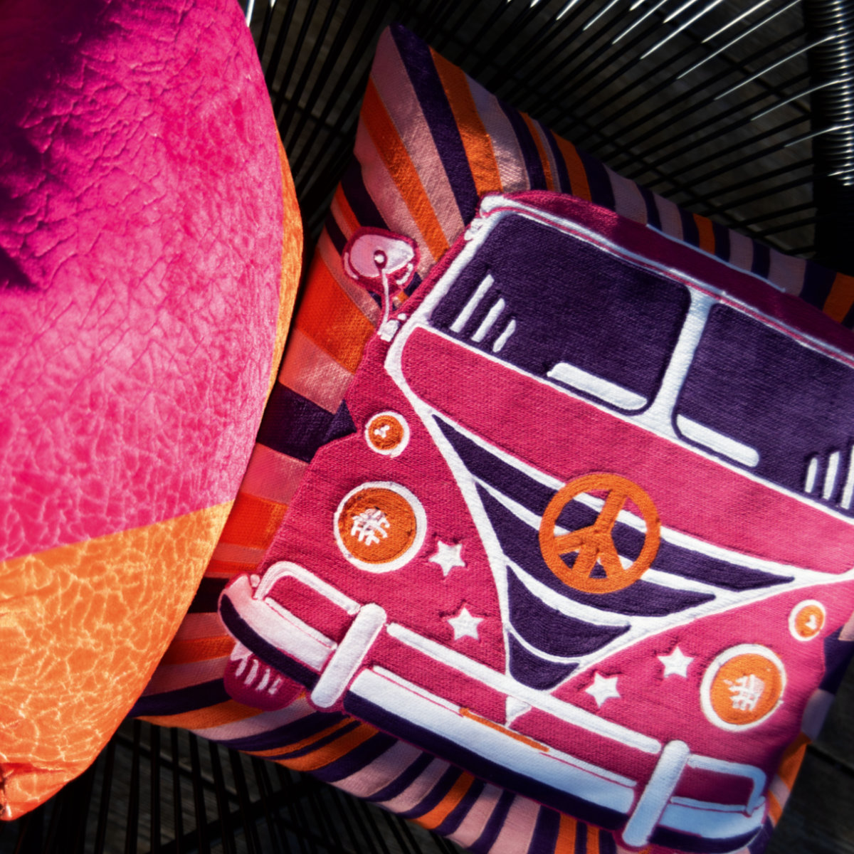 PAD-Kissen im knalligen Retro-Design ©PAD Home Design