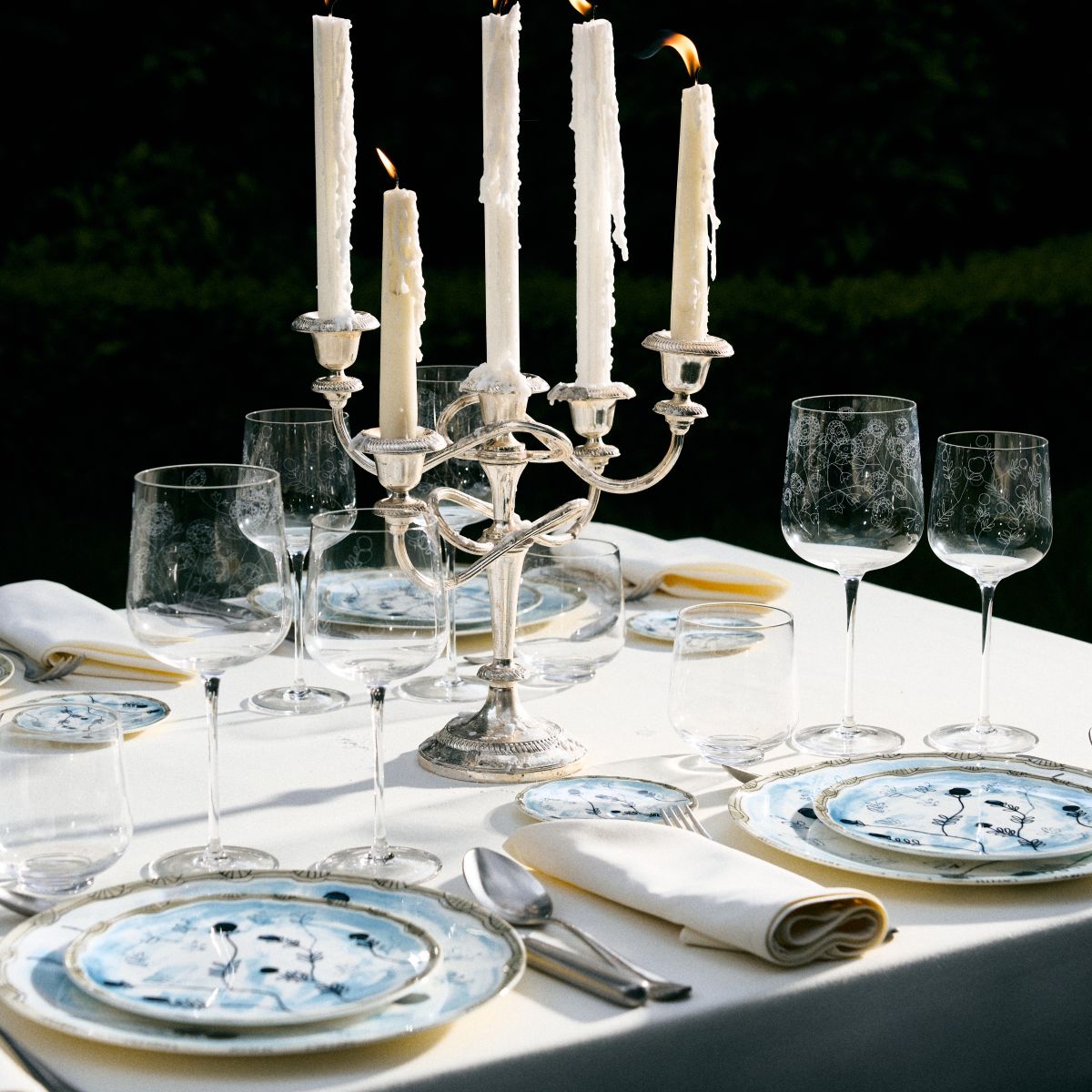 tableware collection “Midnight Flowers” by Serax