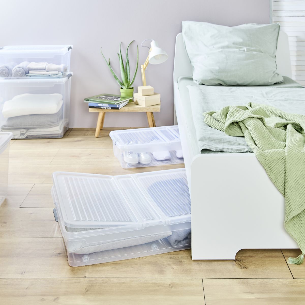 Flat “Leo” under-bed boxes by Keeper