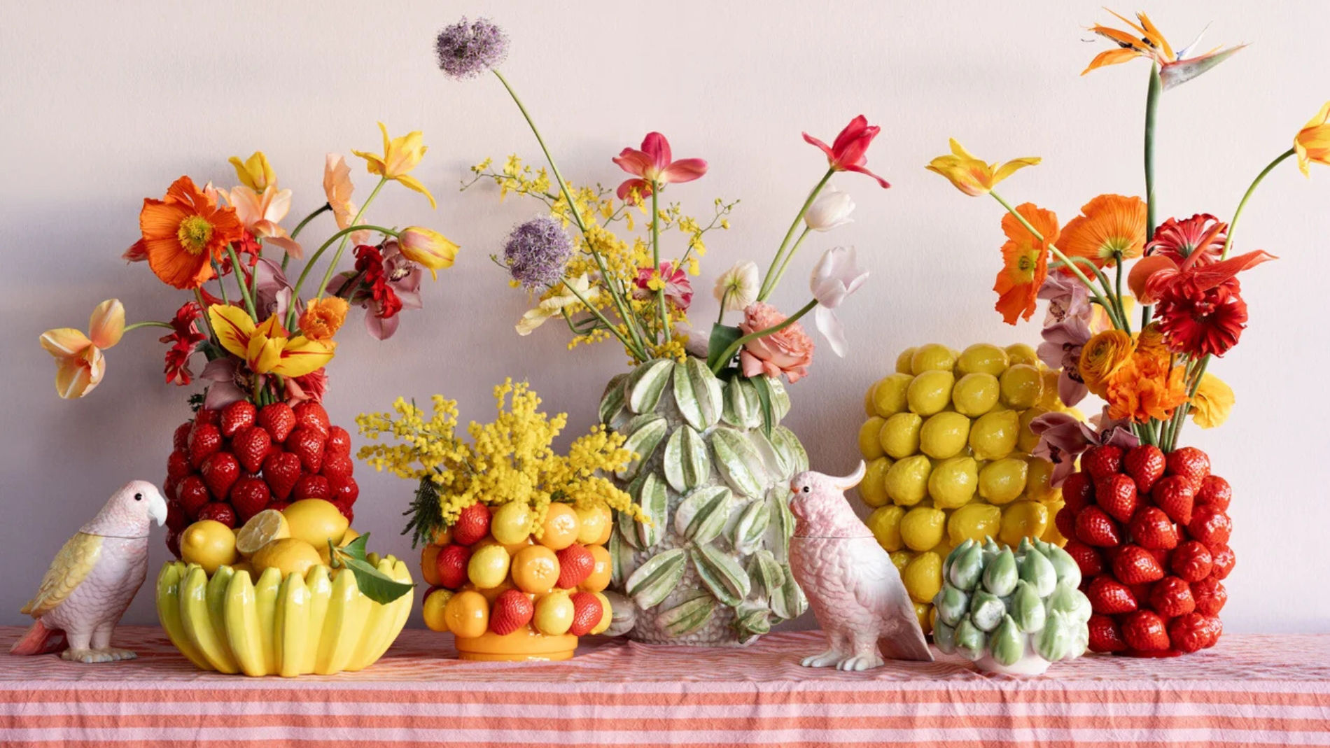Sommerliche Vasen und Figuren