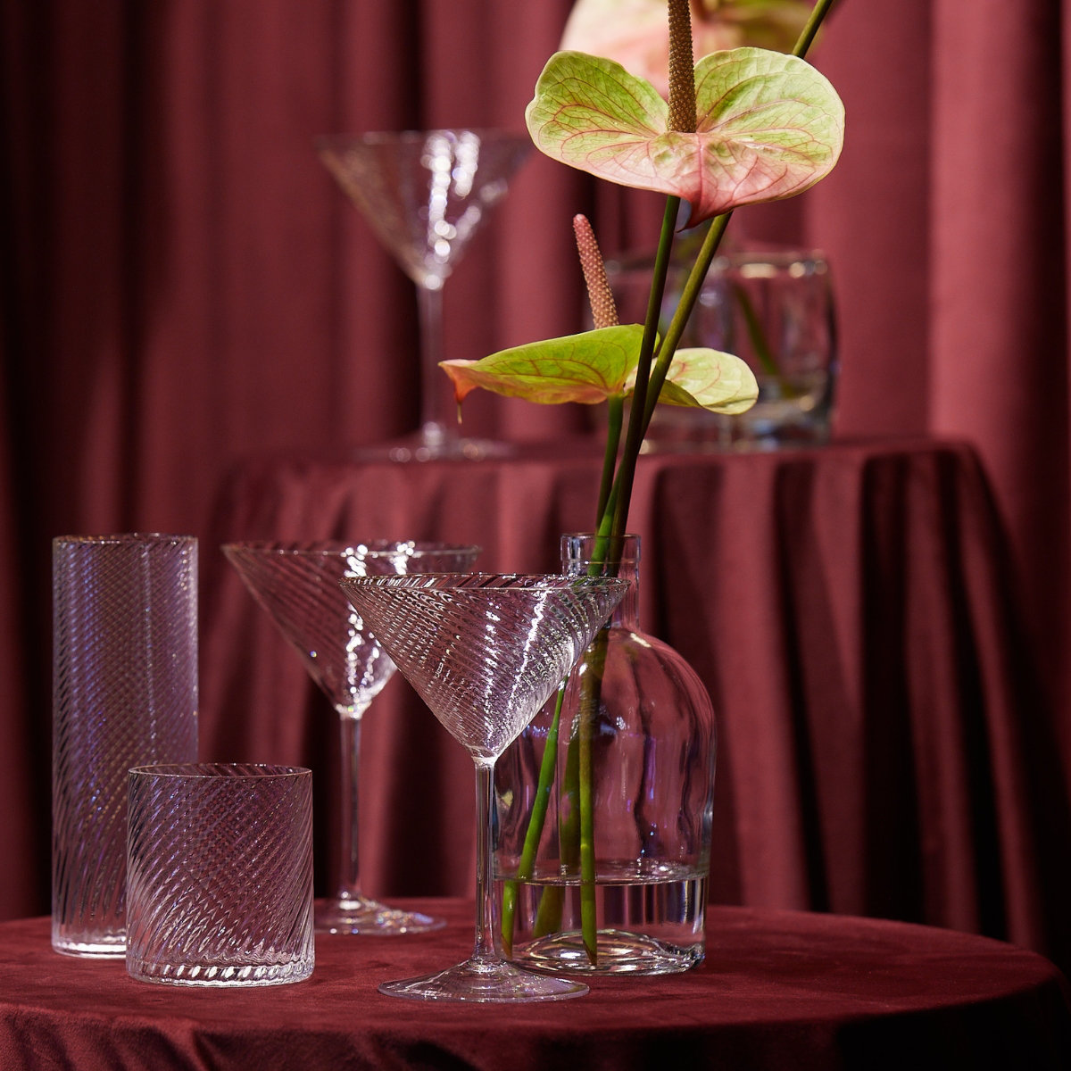 Cocktailgläsern im Art Déco-Flair