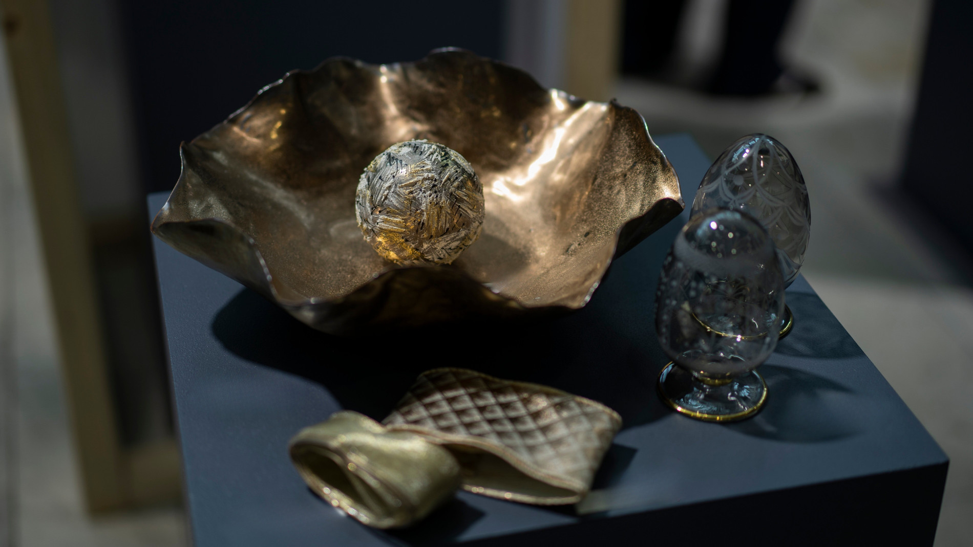 Bowl with a ball