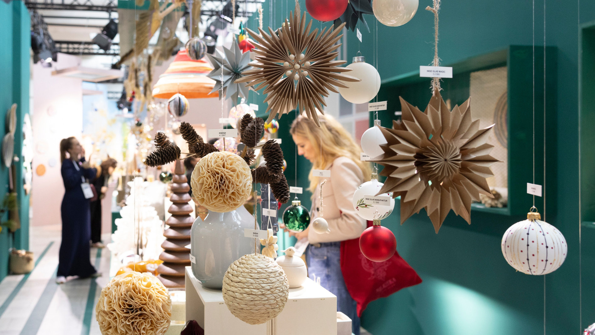 Autumnal decorative pendants
