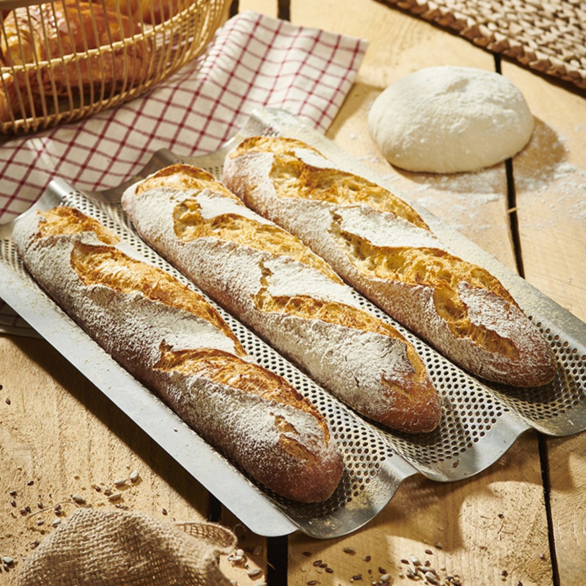 wave-patterned baking tray from de Buyer