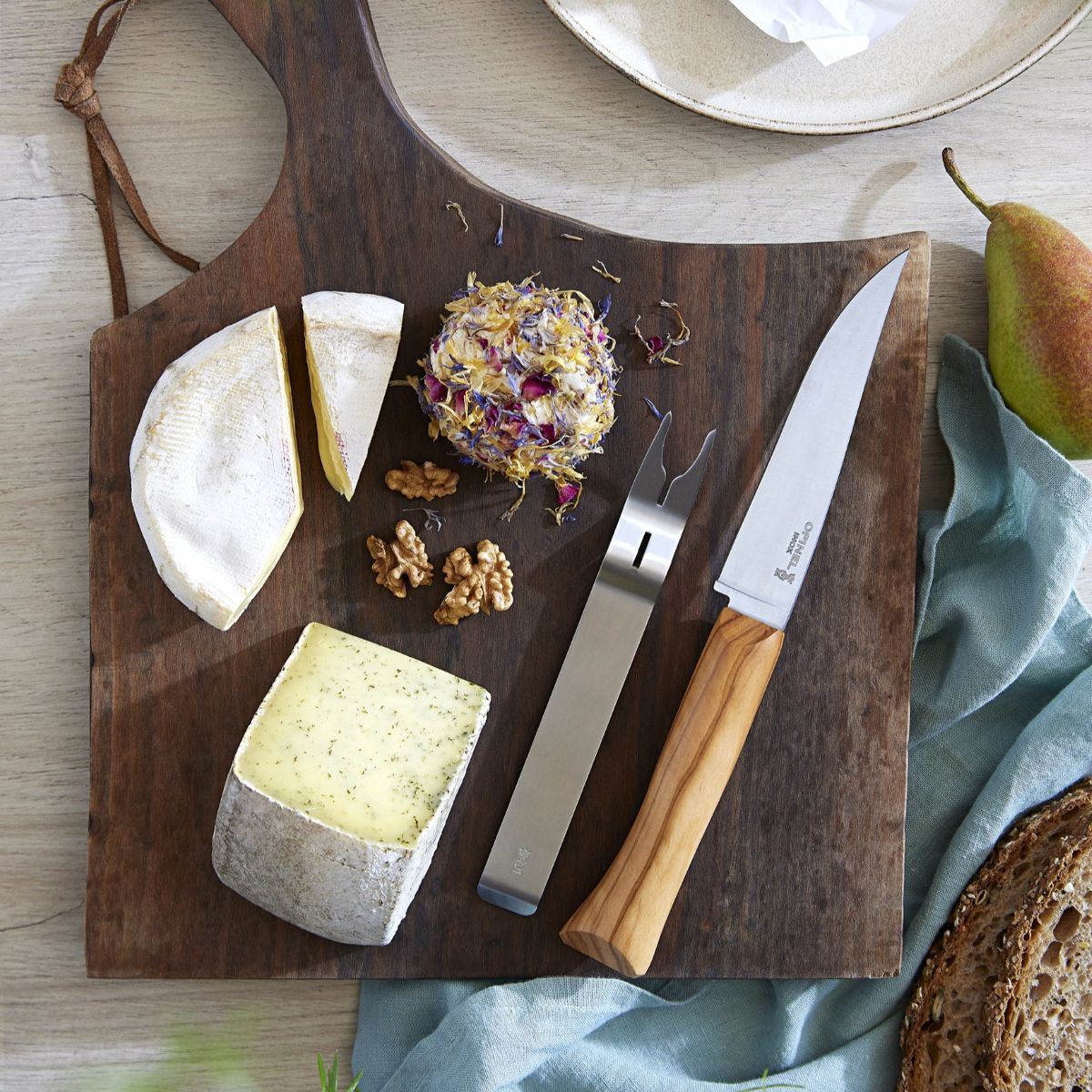 “Olivier” cheese set by Opinel