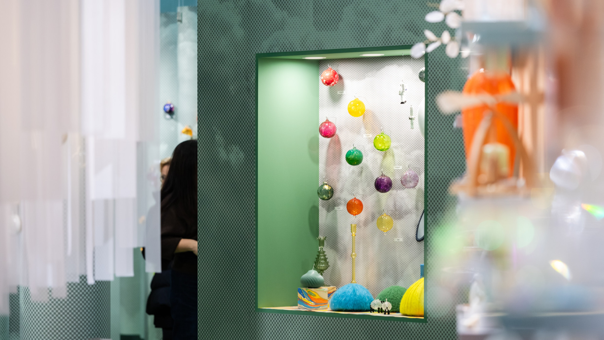 Summer Window Display Decor