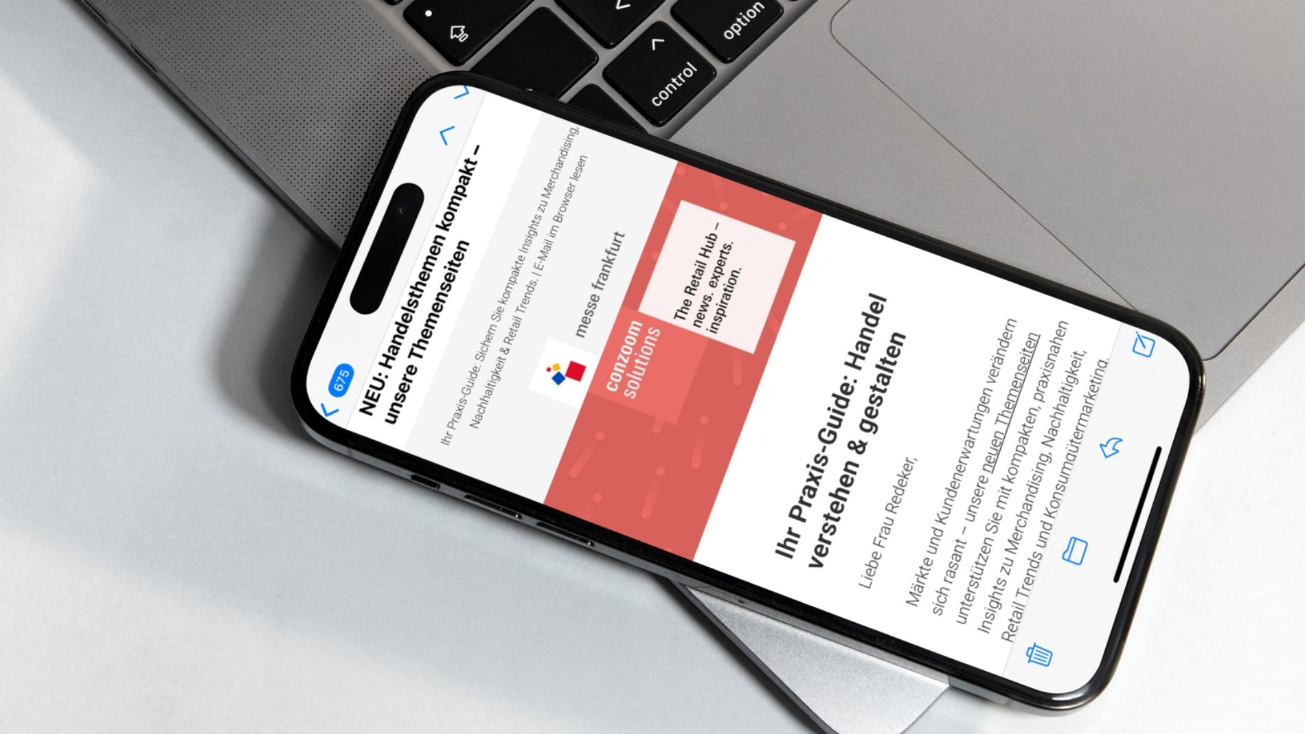 Conzoom Solutions Newsletter auf einem Handy