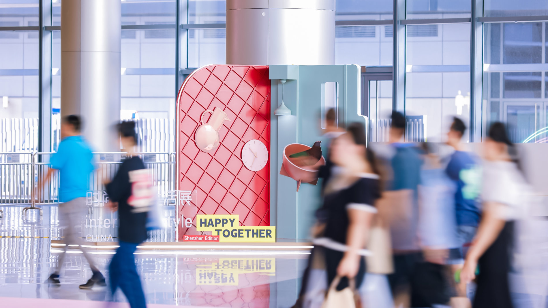 Besucher auf der Messe